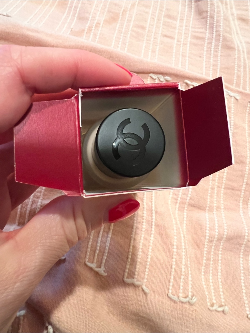 New N°1 DE CHANEL REVITALIZING FOUNDATION BD01 - Picture 4 of 9